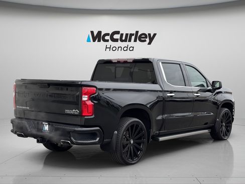 Used 2020 Chevrolet Silverado 1500 High Country w/ Technology Package image 3