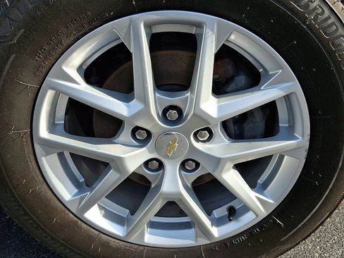 Used 2024 Chevrolet Equinox LT w/ LPO, Floor Liner Package AWD/4WD image 7