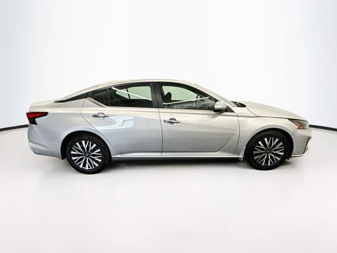 Used 2023 Nissan Altima 2.5 SV FWD image 10