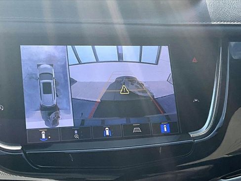 Used 2022 Cadillac XT6 Premium Luxury w/ Technology Package image 14