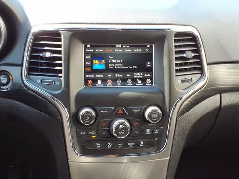 Used 2020 Jeep Grand Cherokee Laredo w/ Security & Convenience Group AWD/4WD image 12
