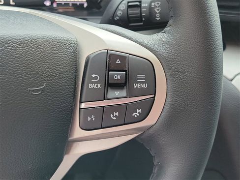 Used 2023 Ford Explorer XLT image 27
