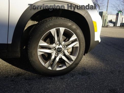 Used 2021 Kia Seltos S image 9