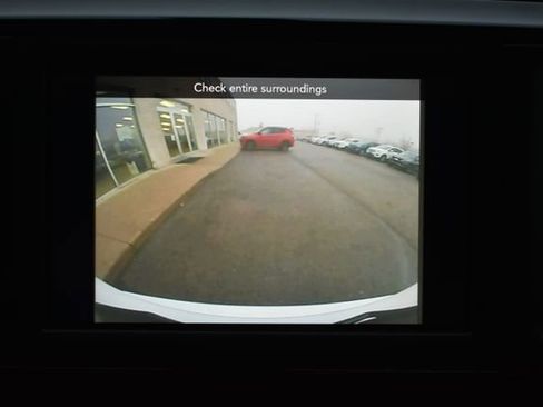 Used 2020 Chrysler Voyager L image 24