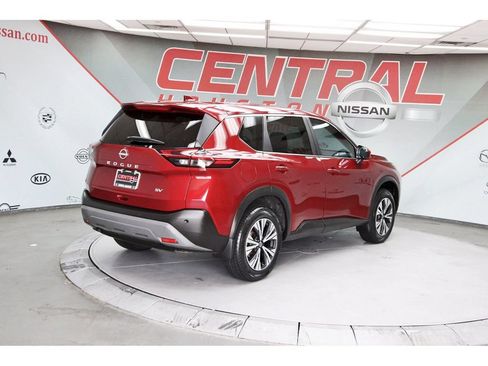 Used 2023 Nissan Rogue SV FWD image 4