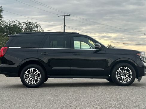 Certified 2025 Ford Expedition Active AWD/4WD image 8
