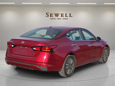 Used 2024 Nissan Altima 2.5 SV image 4