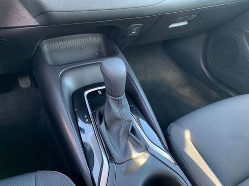 Used 2025 Toyota Corolla LE image 39