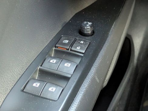 Used 2019 Toyota Camry LE image 24