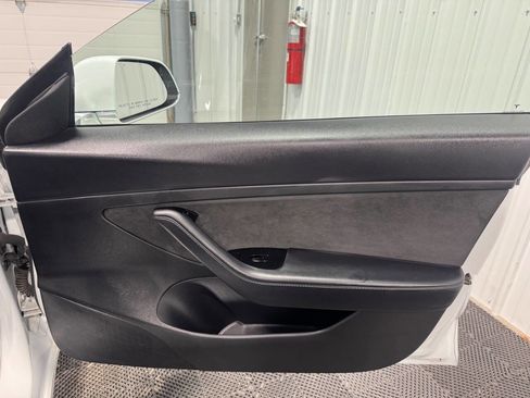 Used 2020 Tesla Model 3 Standard Range Plus image 21