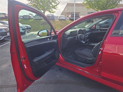 Used 2025 Kia K5 LXS image 11