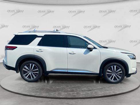 Used 2022 Nissan Pathfinder Platinum w/ Cargo Package AWD/4WD image 9