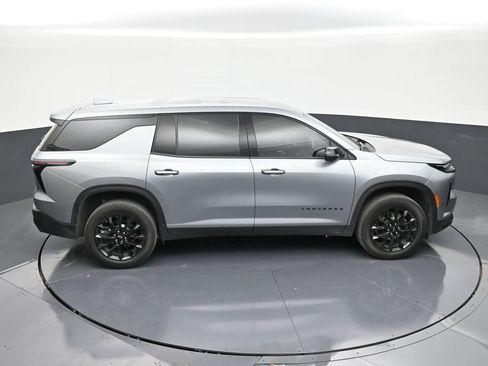 Used 2024 Chevrolet Traverse LS w/ Midnight/Sport Edition image 17