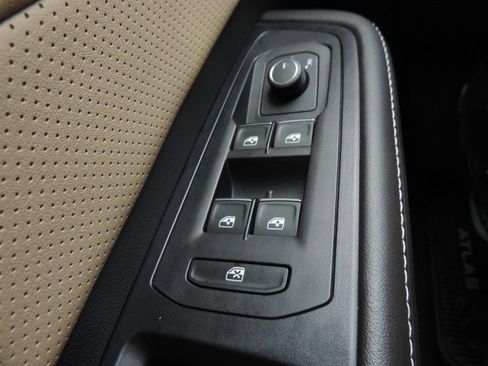 Used 2024 Volkswagen Atlas Cross Sport SE FWD image 30