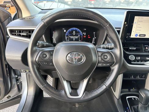 Used 2025 Toyota Corolla Cross XLE FWD image 22