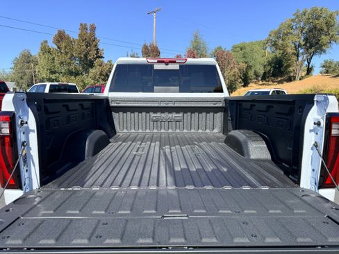 New 2026 GMC Sierra 2500 SLT w/ SLT Premium Package image 7