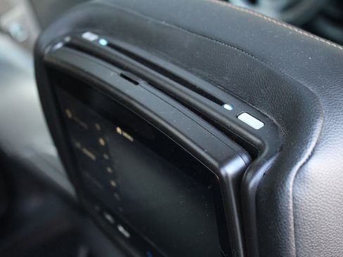 Used 2018 Chevrolet Equinox Premier image 18