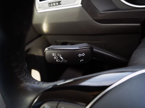 Used 2020 Volkswagen Tiguan SE w/ Panoramic Sunroof Package image 23