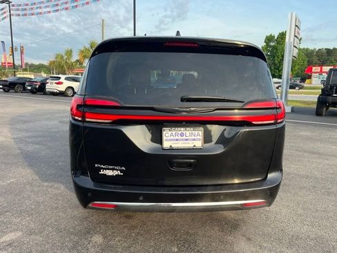 Used 2023 Chrysler Pacifica Touring-L FWD image 34