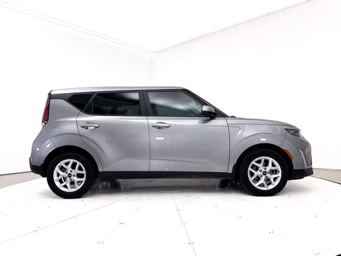 Certified 2025 Kia Soul LX w/ LX Technology Package FWD image 35