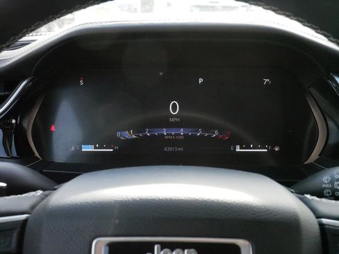 Used 2023 Jeep Grand Cherokee Limited w/ Luxury Tech Group II image 22