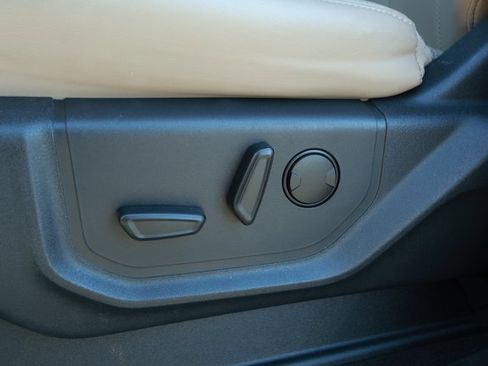 Used 2024 Ford Expedition Max XLT image 24