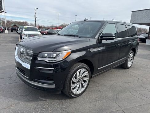 Used 2024 Lincoln Navigator Reserve image 4