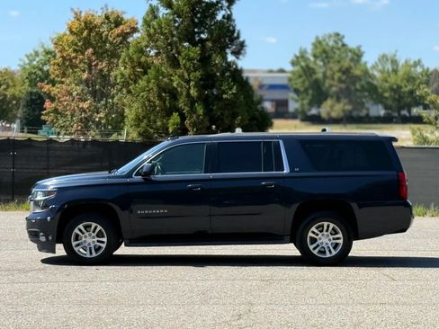 Used 2019 Chevrolet Suburban LT RWD image 8