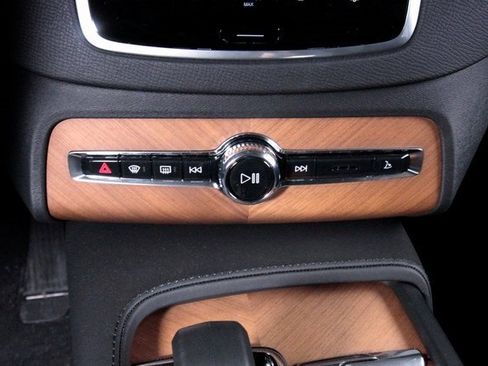 Certified 2025 Volvo XC90 T8 Plus w/ Protection Package Premier image 32