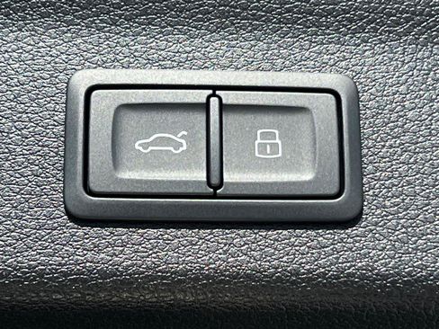 New 2025 Audi Q3 2.0T Premium image 13