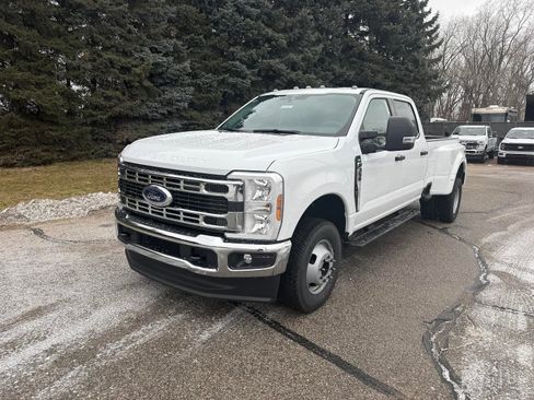 New 2026 Ford F350 XLT image 1