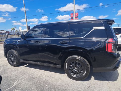 Certified 2025 Nissan Armada SV image 7