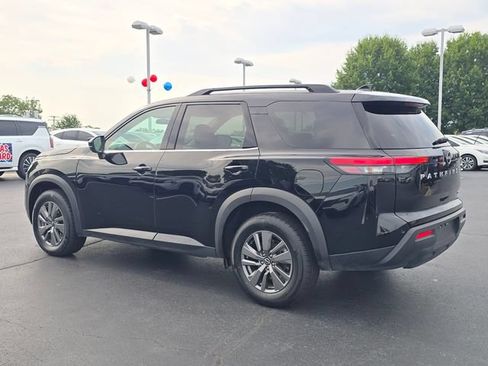 Certified 2024 Nissan Pathfinder SV FWD image 5
