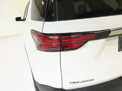 Certified 2023 Chevrolet Traverse LT FWD image 10