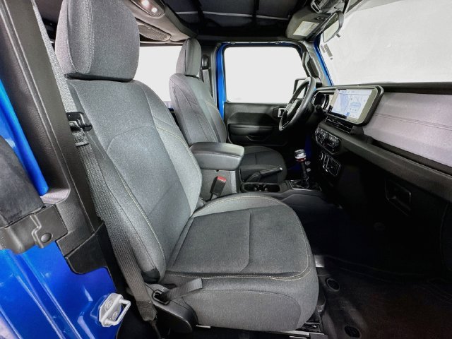 Used 2025 Jeep Wrangler Sport AWD/4WD image 32