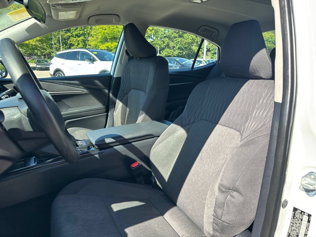 Used 2025 Toyota Camry LE FWD image 14