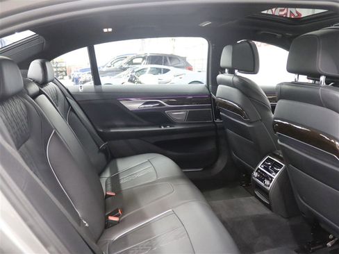 Used 2020 BMW 750i xDrive w/ M Sport Package AWD/4WD image 20
