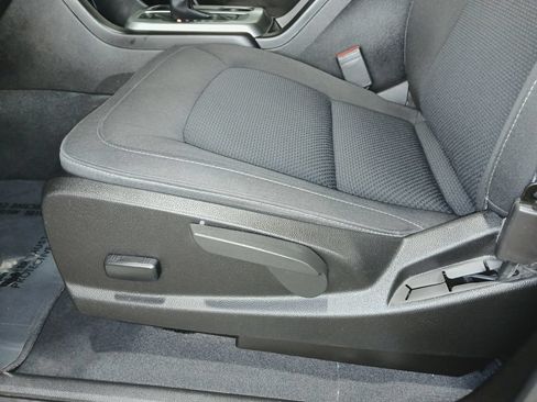 Used 2019 Chevrolet Colorado LT w/ LT Convenience Package AWD/4WD image 16