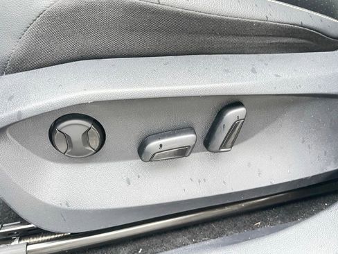 Used 2024 Volkswagen Tiguan SE FWD image 23