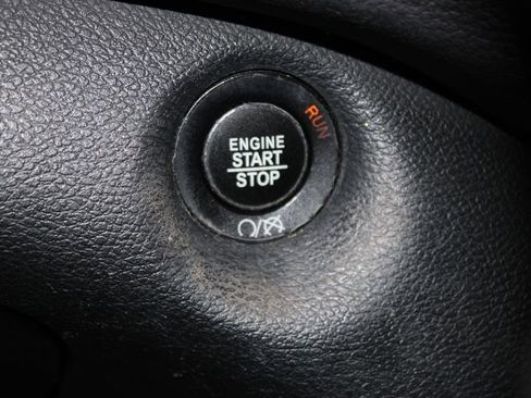 Used 2017 Jeep Cherokee Trailhawk w/ Comfort/Convenience Group image 37