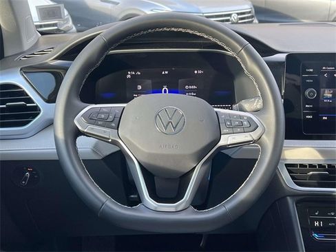 Used 2025 Volkswagen Taos SE image 16