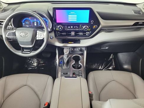 Used 2023 Toyota Highlander Limited FWD image 16