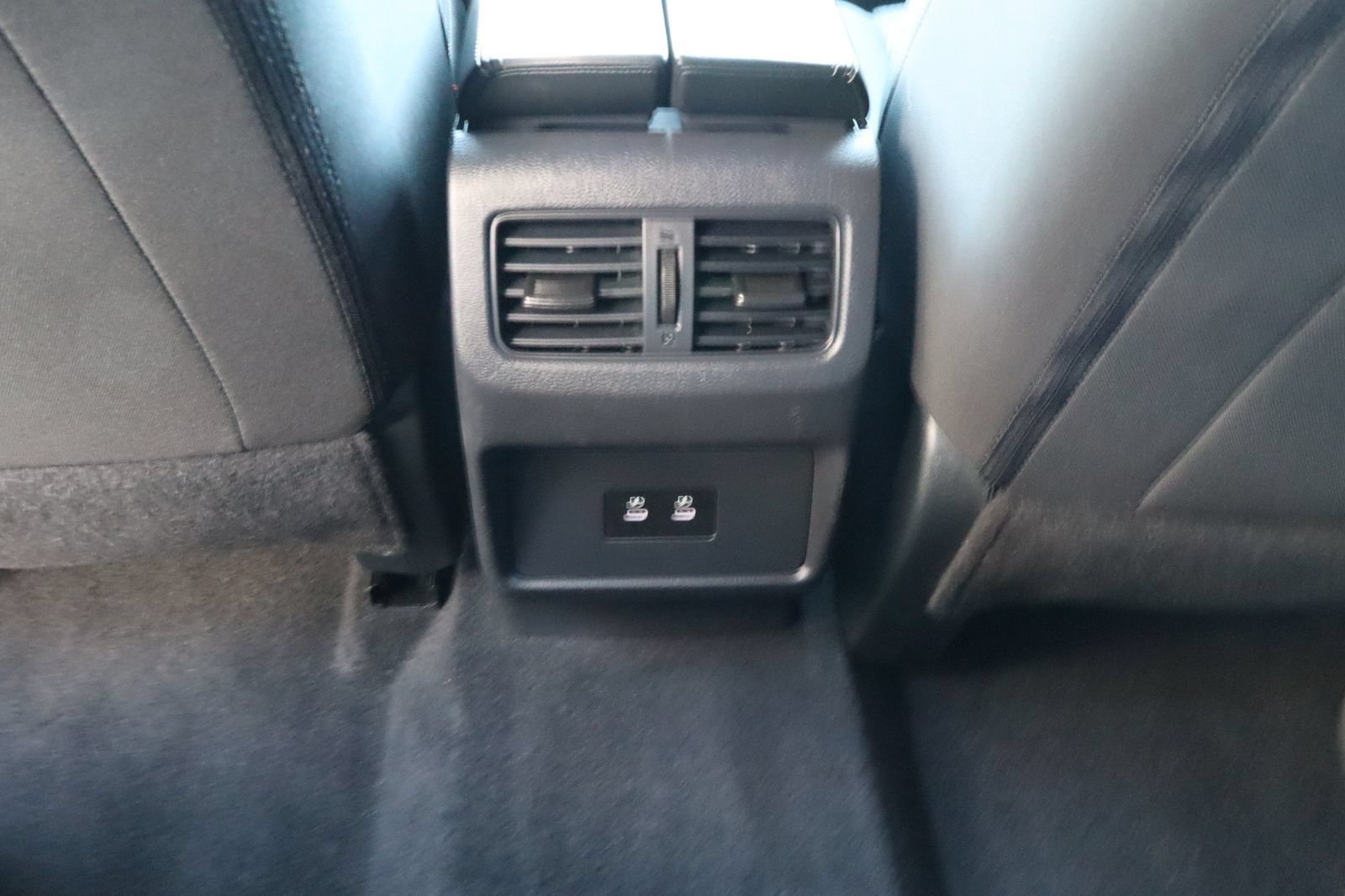 Used 2024 Nissan Rogue SV FWD image 34