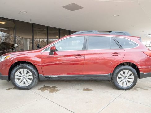 Used 2017 Subaru Outback 2.5i Premium image 4