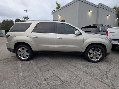 Used 2017 GMC Acadia Limited SLT image 2