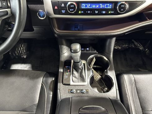Used 2015 Toyota Highlander Limited image 21