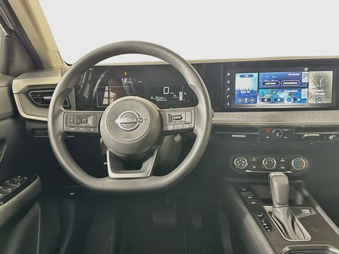 Used 2025 Nissan Kicks SV FWD image 18