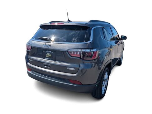Used 2022 Jeep Compass Latitude w/ Sun and Sound Group AWD/4WD image 6