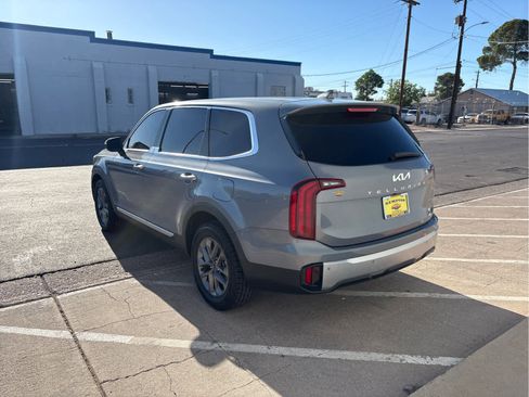 Used 2024 Kia Telluride LX FWD image 4
