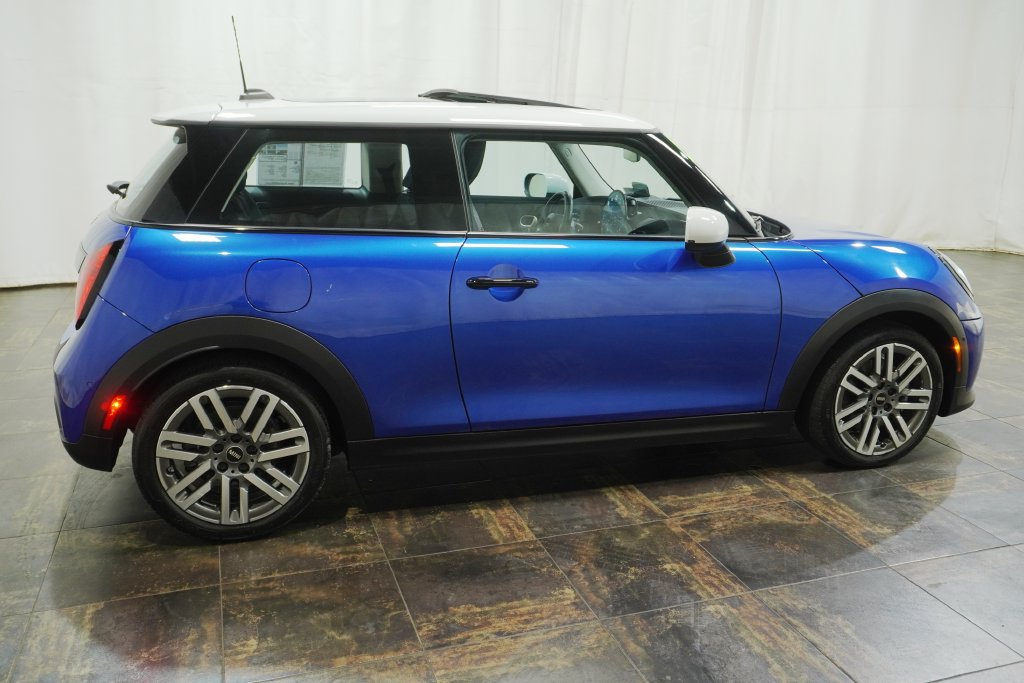 Used 2025 MINI Cooper 2-Door Hardtop FWD image 3